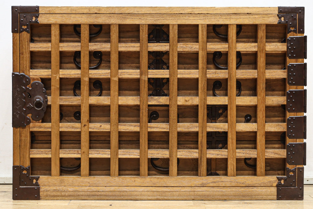 珍品!! 格子の片開き戸が珍しい総桐庄内帳場箪笥 BB3020 – 古福庵