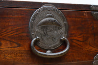 重厚感のある金具と杢目が見事な最上衣裳箪笥 BB3028