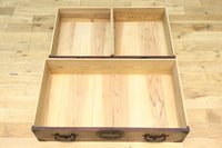 重厚感のある金具と杢目が見事な最上衣裳箪笥 BB3028