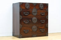 重厚感のある金具と杢目が見事な最上衣裳箪笥 BB3028