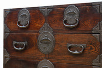 重厚感のある金具と杢目が見事な最上衣裳箪笥 BB3028