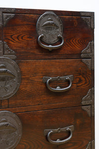 重厚感のある金具と杢目が見事な最上衣裳箪笥 BB3028