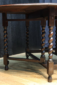 鮮やかで美しいオーバル型に広がるバタフライテーブル BB3030