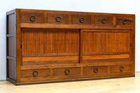 欅杢目が素晴らしい気品ある色味をした三重水屋箪笥 BB3042