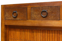 欅杢目が素晴らしい気品ある色味をした三重水屋箪笥 BB3042