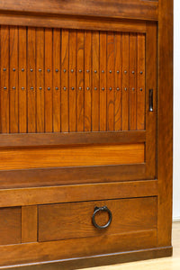 欅杢目が素晴らしい気品ある色味をした三重水屋箪笥 BB3042