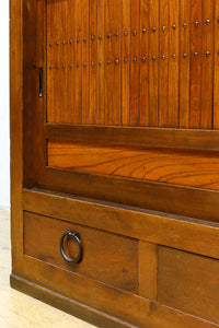 欅杢目が素晴らしい気品ある色味をした三重水屋箪笥 BB3042