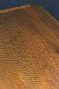 欅杢目が素晴らしい気品ある色味をした三重水屋箪笥 BB3042