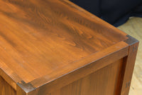 欅杢目が素晴らしい気品ある色味をした三重水屋箪笥 BB3042