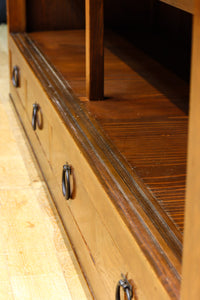 欅杢目が素晴らしい気品ある色味をした三重水屋箪笥 BB3042