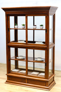 オークの上質な色艶に十字枠がレトロ感高める四面ガラスケース BB3044