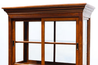 オークの上質な色艶に十字枠がレトロ感高める四面ガラスケース BB3044