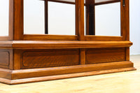 オークの上質な色艶に十字枠がレトロ感高める四面ガラスケース BB3044