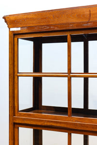 オークの上質な色艶に十字枠がレトロ感高める四面ガラスケース BB3044