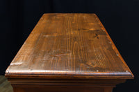 オークの上質な色艶に十字枠がレトロ感高める四面ガラスケース BB3044