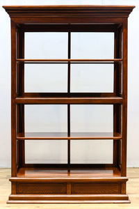 オークの上質な色艶に十字枠がレトロ感高める四面ガラスケース BB3044