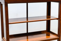 オークの上質な色艶に十字枠がレトロ感高める四面ガラスケース BB3044