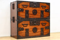 縁起の良い大型金具で凛とした威厳を放つ極上佐渡半櫃(はんがい) BB3054-MT