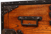 縁起の良い大型金具で凛とした威厳を放つ極上佐渡半櫃(はんがい) BB3054-MT