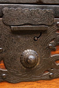 縁起の良い大型金具で凛とした威厳を放つ極上佐渡半櫃(はんがい) BB3054-MT