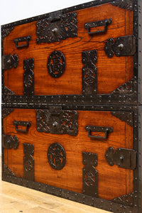 縁起の良い大型金具で凛とした威厳を放つ極上佐渡半櫃(はんがい) BB3054-MT