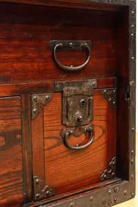 縁起の良い大型金具で凛とした威厳を放つ極上佐渡半櫃(はんがい) BB3054-MT