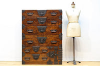 美麗な杢目に和モダンな装飾金具で絢爛豪華な庄内衣裳箪笥 BB3055-MT