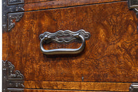 美麗な杢目に和モダンな装飾金具で絢爛豪華な庄内衣裳箪笥 BB3055-MT