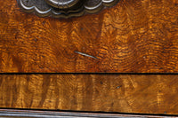 美麗な杢目に和モダンな装飾金具で絢爛豪華な庄内衣裳箪笥 BB3055-MT