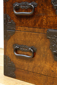 美麗な杢目に和モダンな装飾金具で絢爛豪華な庄内衣裳箪笥 BB3055-MT