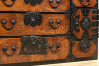 極上!! 華やかな欅杢目に龍虎金具が映える仙台衣裳箪笥 BB3062