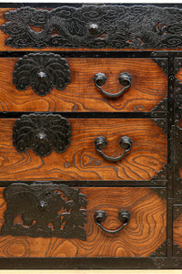 極上!! 華やかな欅杢目に龍虎金具が映える仙台衣裳箪笥 BB3062