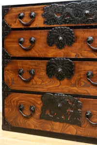 極上!! 華やかな欅杢目に龍虎金具が映える仙台衣裳箪笥 BB3062