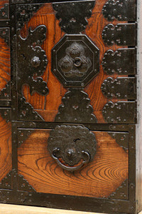 極上!! 華やかな欅杢目に龍虎金具が映える仙台衣裳箪笥 BB3062