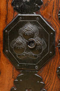 極上!! 華やかな欅杢目に龍虎金具が映える仙台衣裳箪笥 BB3062