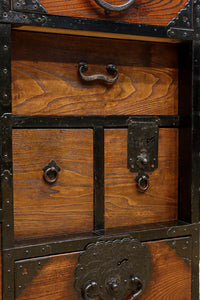 極上!! 華やかな欅杢目に龍虎金具が映える仙台衣裳箪笥 BB3062