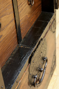 極上!! 華やかな欅杢目に龍虎金具が映える仙台衣裳箪笥 BB3062