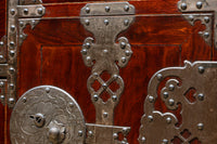 上品な艶色と桜金具の格調ある極上米沢衣裳箪笥 BB3063