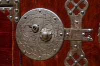 上品な艶色と桜金具の格調ある極上米沢衣裳箪笥 BB3063