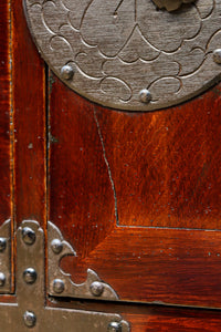 上品な艶色と桜金具の格調ある極上米沢衣裳箪笥 BB3063