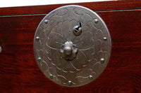 上品な艶色と桜金具の格調ある極上米沢衣裳箪笥 BB3063