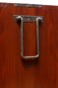 上品な艶色と桜金具の格調ある極上米沢衣裳箪笥 BB3063