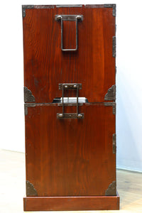 上品な艶色と桜金具の格調ある極上米沢衣裳箪笥 BB3063