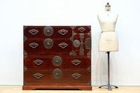 上品な艶色と桜金具の格調ある極上米沢衣裳箪笥 BB3063