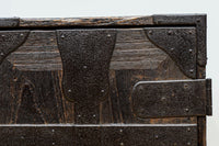 個性的な片開き戸に時代の風合い溢れる行商箪笥 BB3068