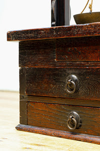 珍品!!上質な造りがレトロ感を漂わす組み立て式天秤ハカリ台 BB3070