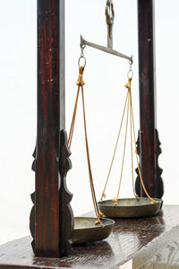 珍品!!上質な造りがレトロ感を漂わす組み立て式天秤ハカリ台 BB3070