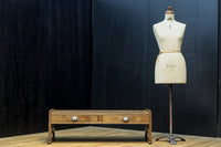 装飾性のある引手金具でレトロ感漂う文机 BB3074