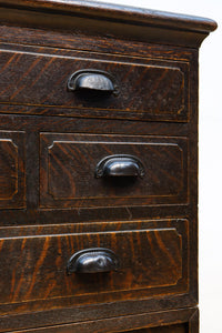 穏やかなオーク材の風合いをした上品な佇まいの収納箪笥BB3079