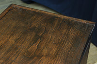 穏やかなオーク材の風合いをした上品な佇まいの収納箪笥BB3079